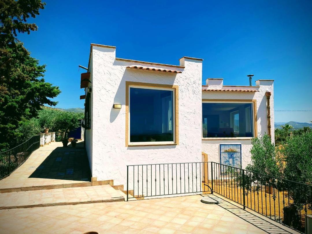 villa immersa in oliveto Sciacca Exteriör bild