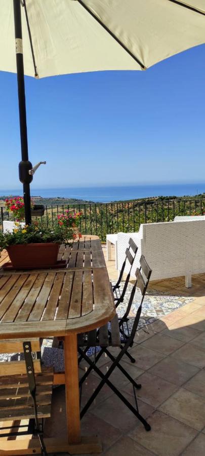villa immersa in oliveto Sciacca Exteriör bild