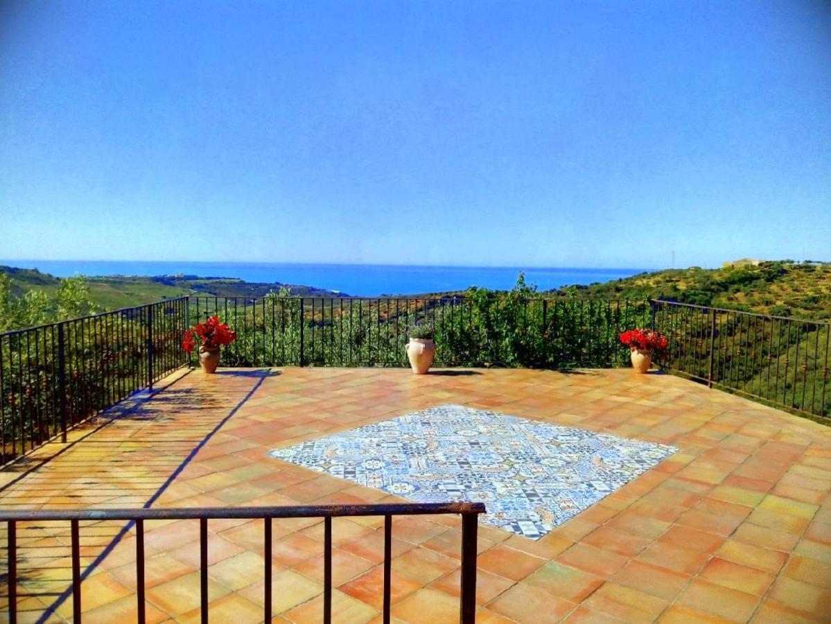 villa immersa in oliveto Sciacca Exteriör bild