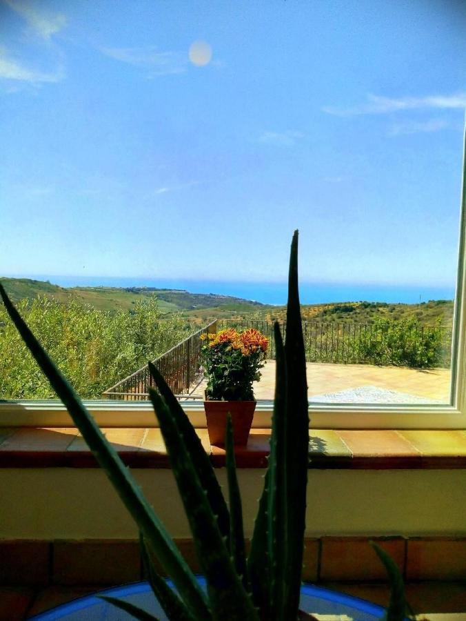 villa immersa in oliveto Sciacca Exteriör bild
